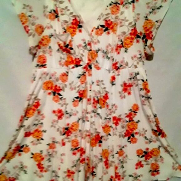 Torrid Plus Size 4 Floral Print Dress Elactic Waist Flowy Button Front 96% Rayon - Picture 1 of 11
